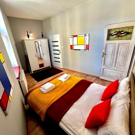 Red&yellow Centrum Appartement